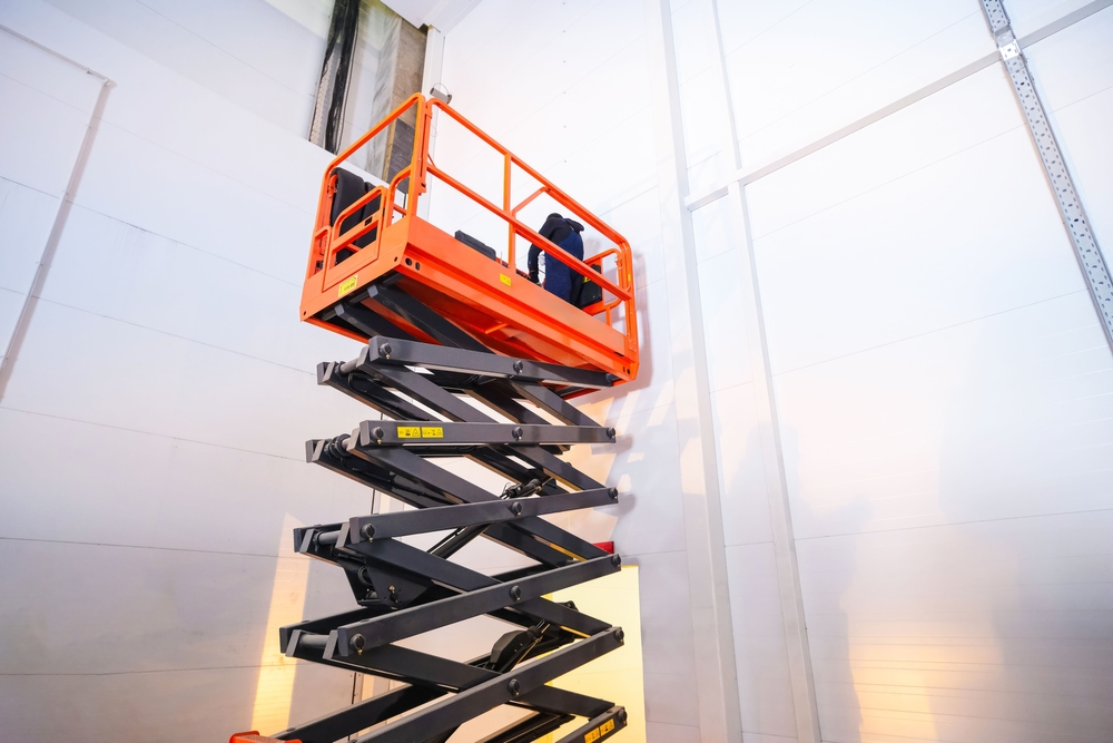 Hydraulic,Lifting,Platform,On,The,Construction,Site,Of,An,Industrial